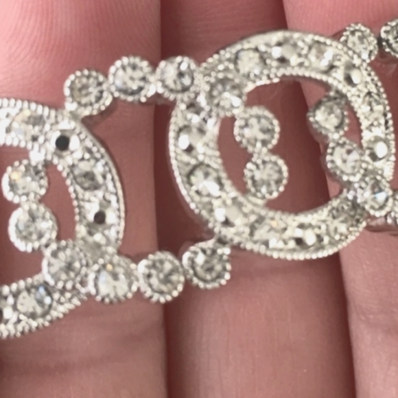 🩶🐈‍⬛🩶 Awesome Interlocking Circle Rhinestone Stretch Bracelet - Picture 3 of 5